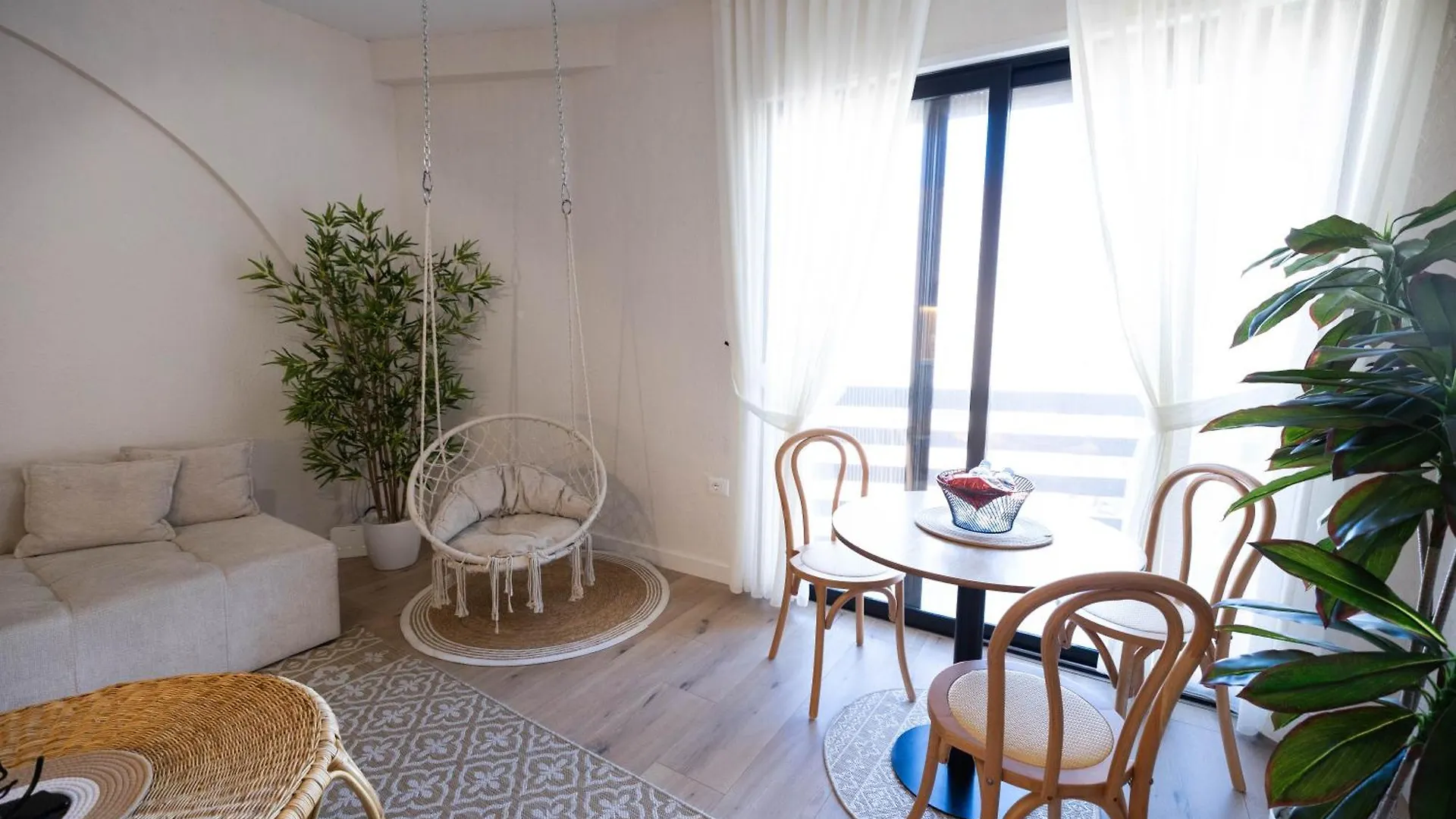 Boho Central Apartment 地拉那